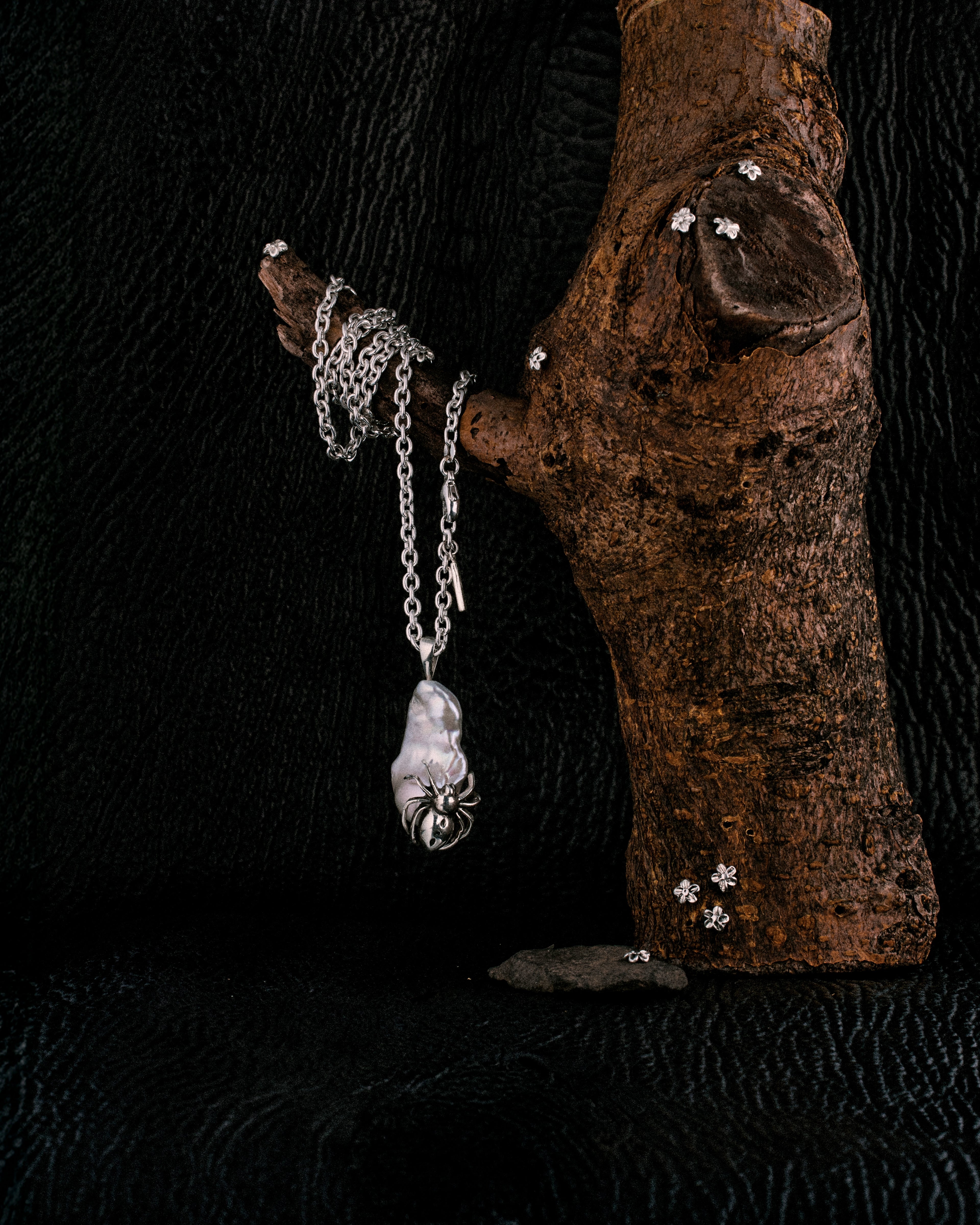 Black Widow on Pearl